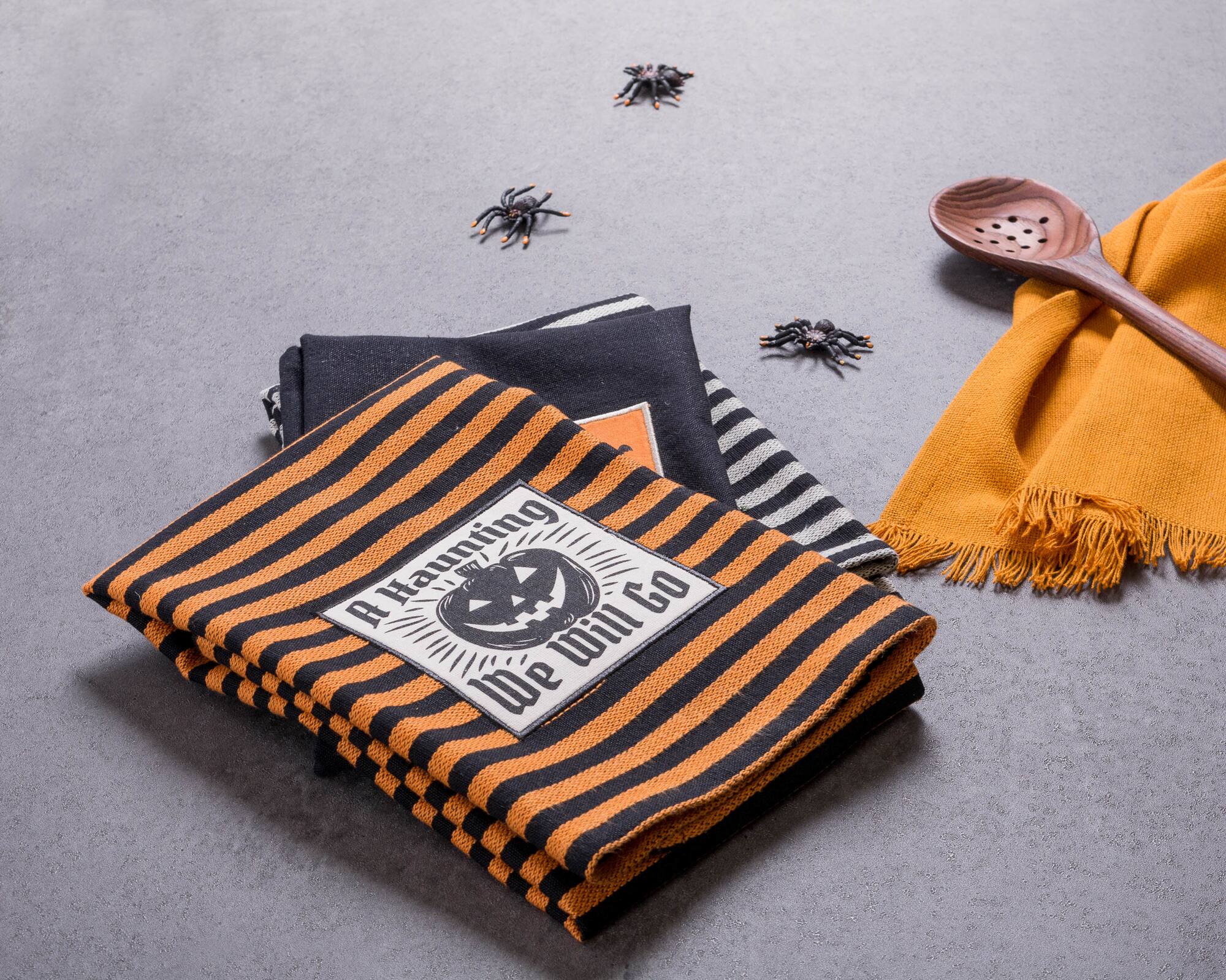 DII® Assorted Happy Haunting Halloween Embellished Dishtowel Set